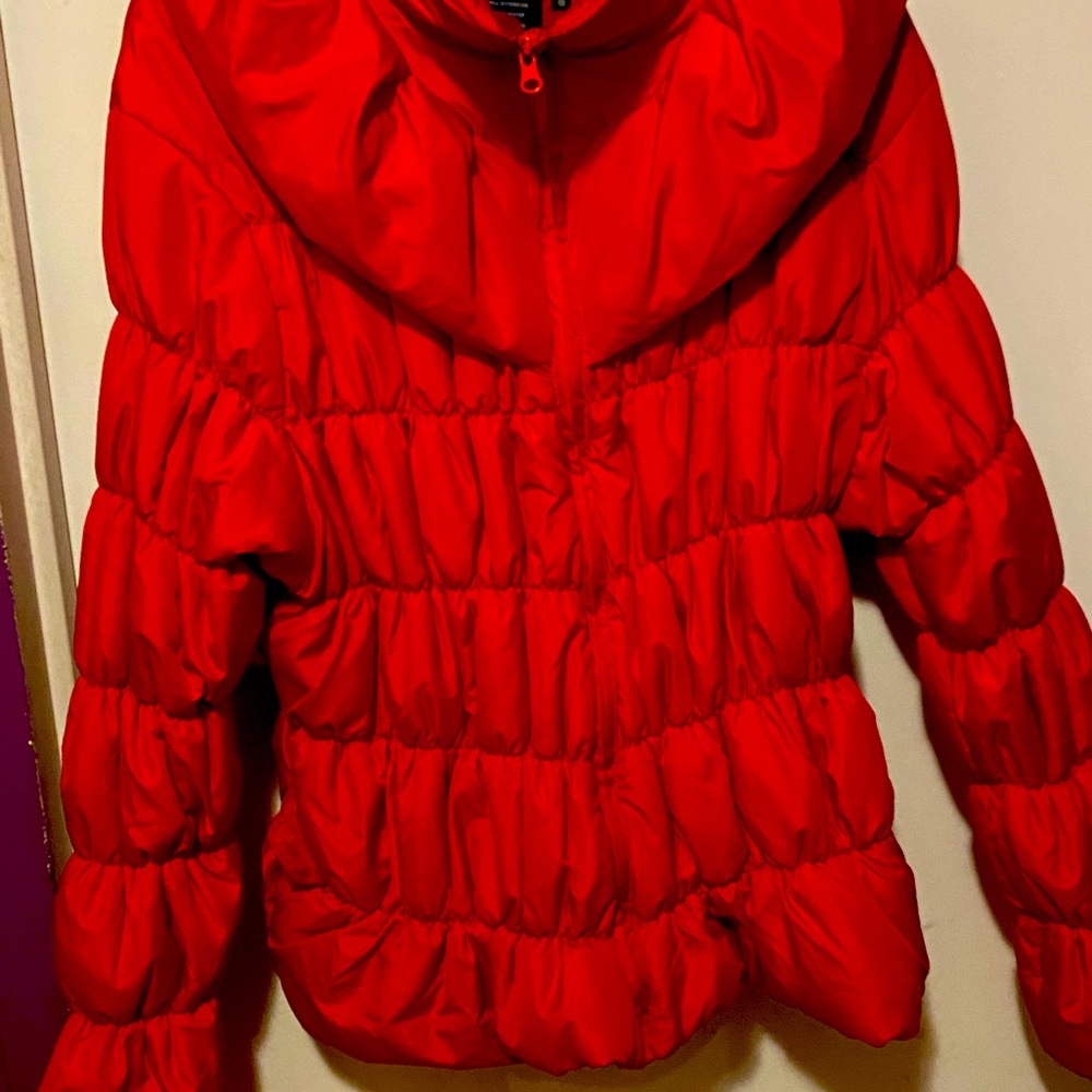 Red vertical bubble jacket with exaggerated collar size 4x